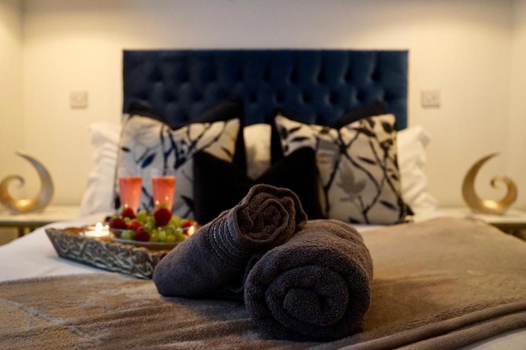 Manhattan Luxury * Bradford (West Yorkshire)