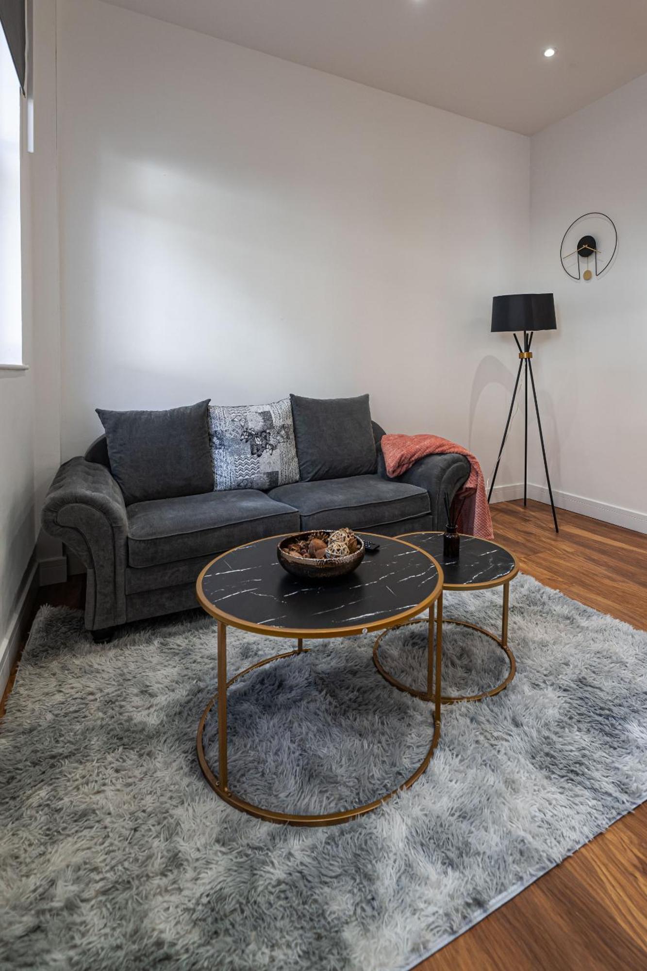 Manhattan Luxury * Bradford (West Yorkshire)